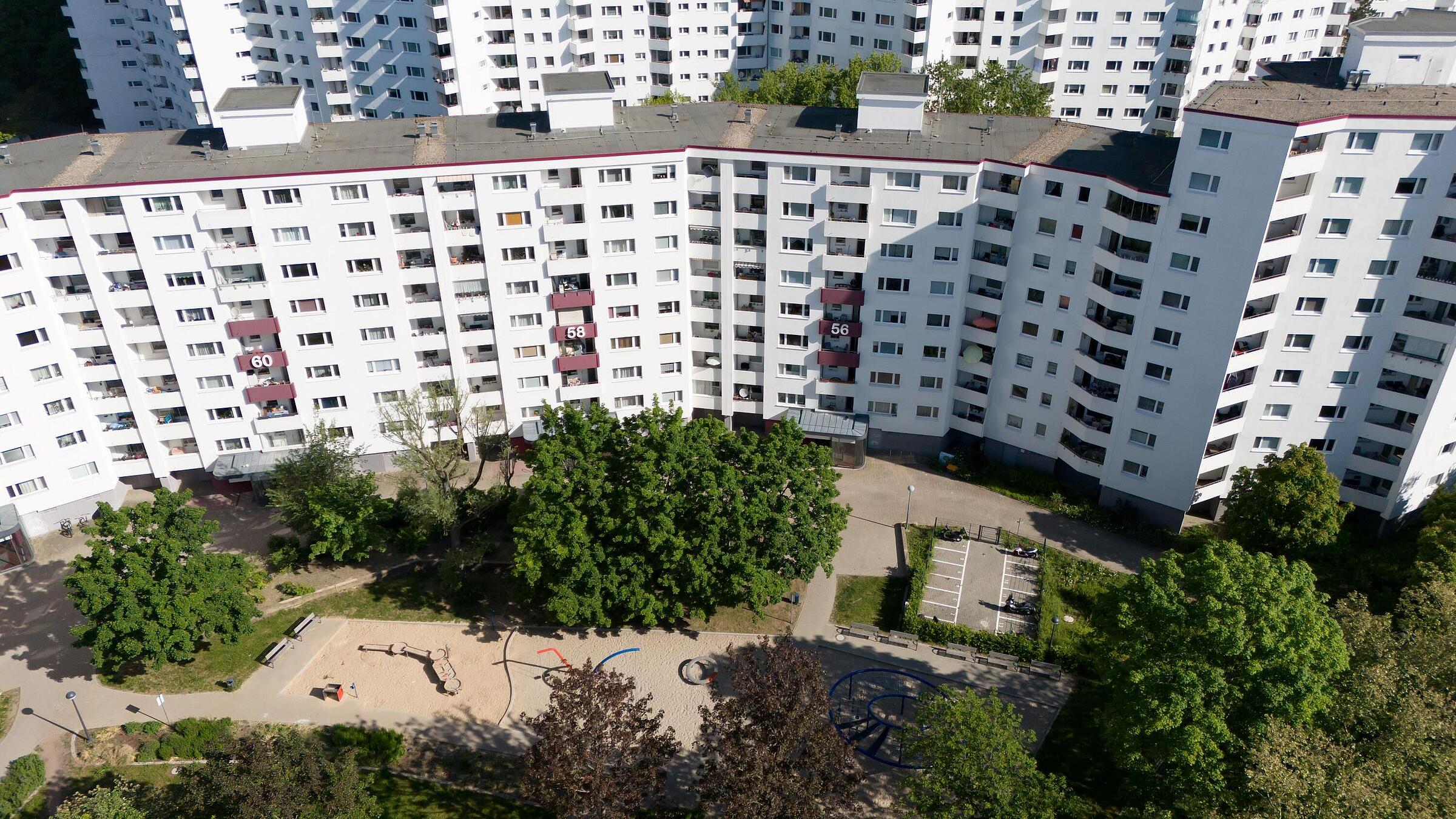 Bild zeigt Luftaufnahme der Wohnhausgruppe 914: Senftenberger Ring, Finsterwalder Straße
