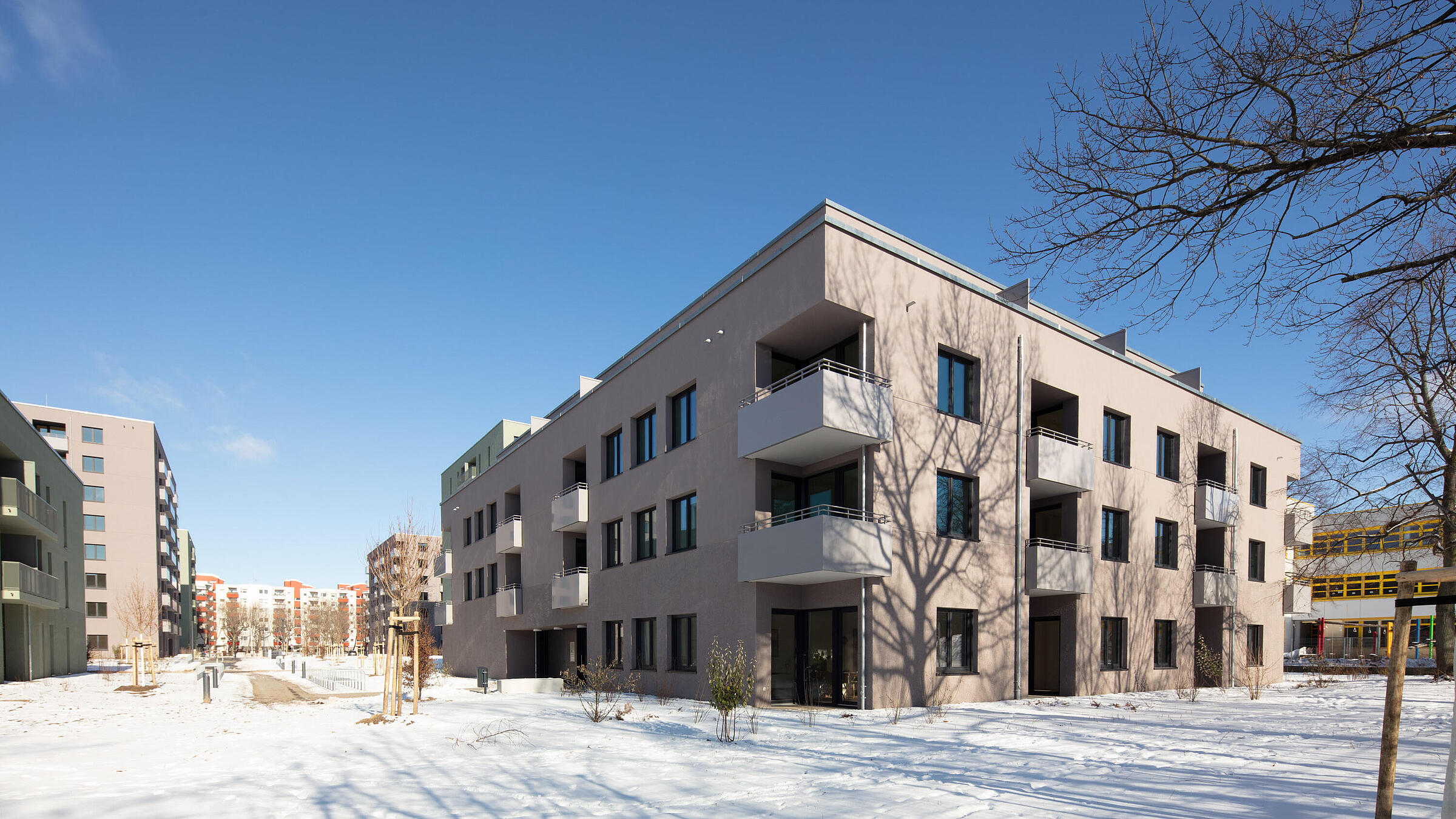 Theodor Quartier: dreistöckiges Wohnhaus mit Staffelgeschoss