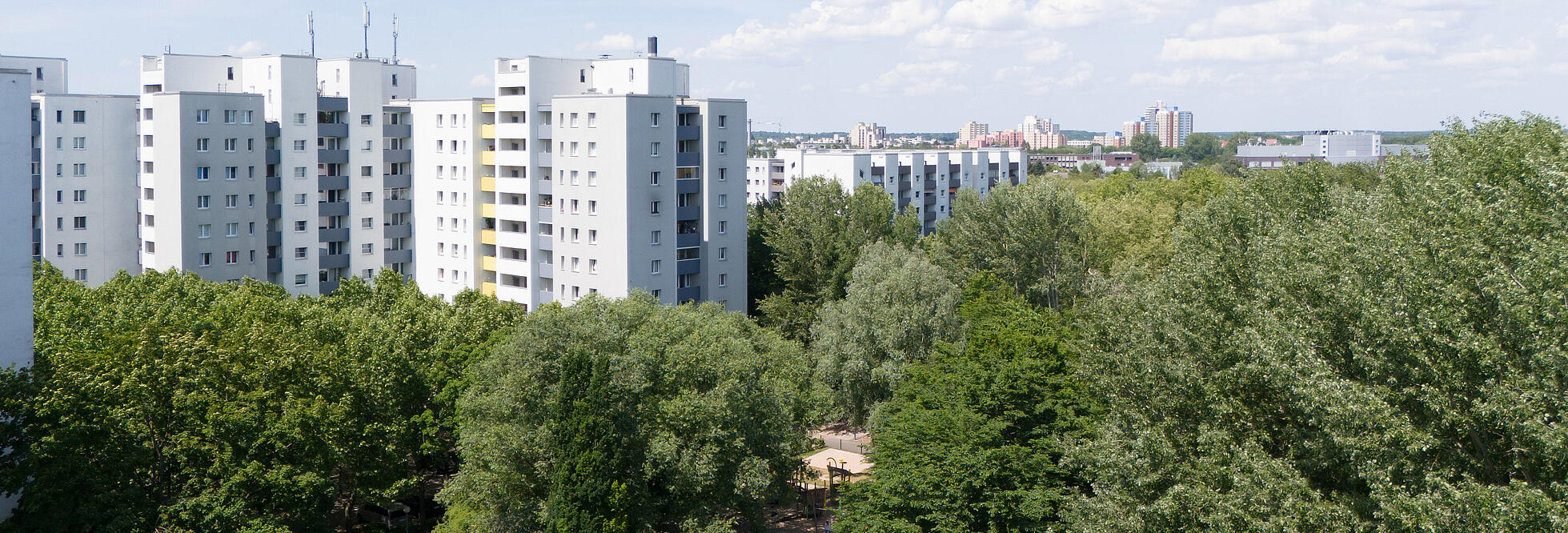 Bild zeigt Luftaufnahme der Wohnhausgruppe 909 - Wilhelmsruher Damm, Eichhorster Weg