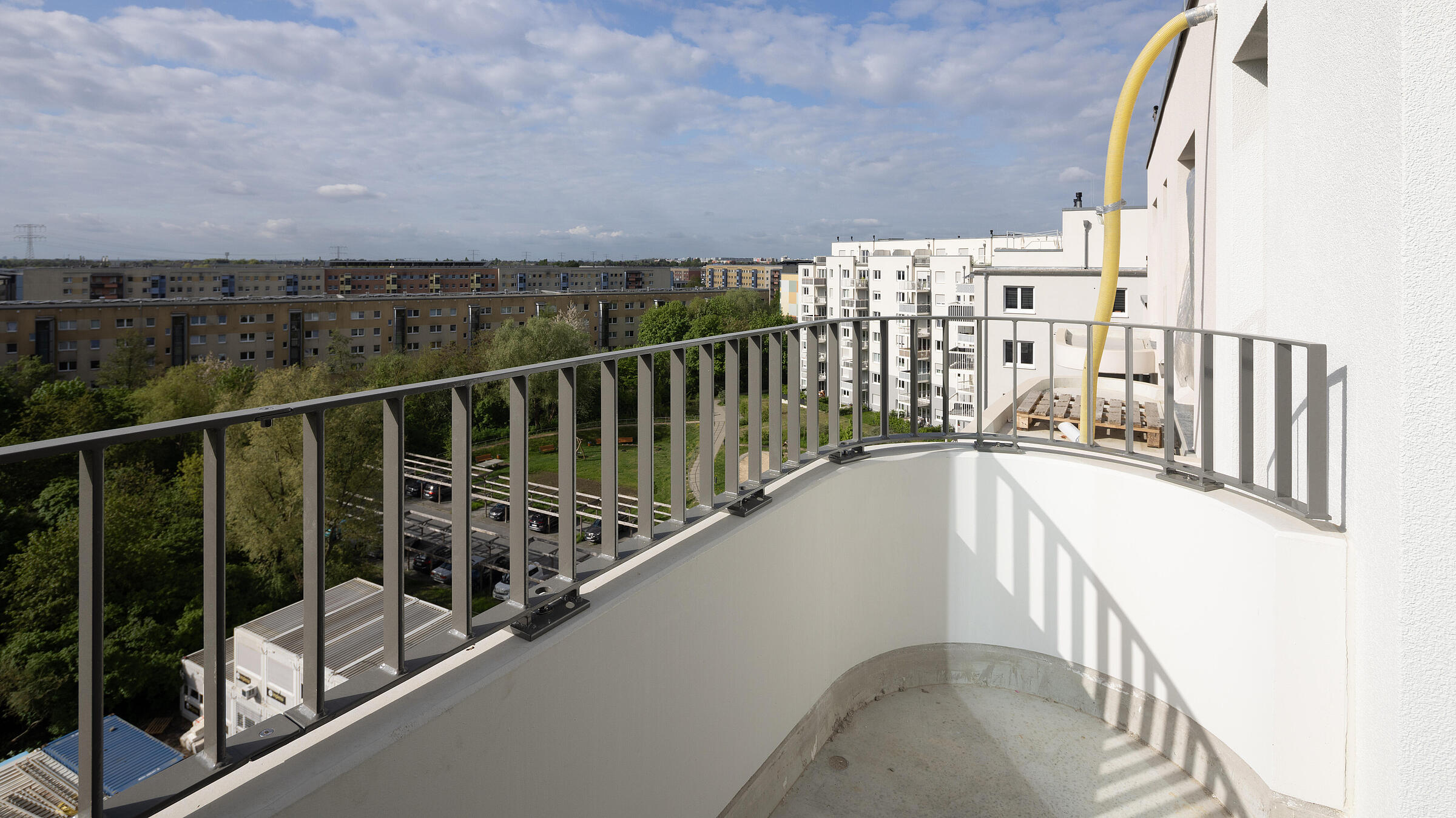 Bild zeigt Balkon in Musterwohnung Martin-Riesenburger-Straße.